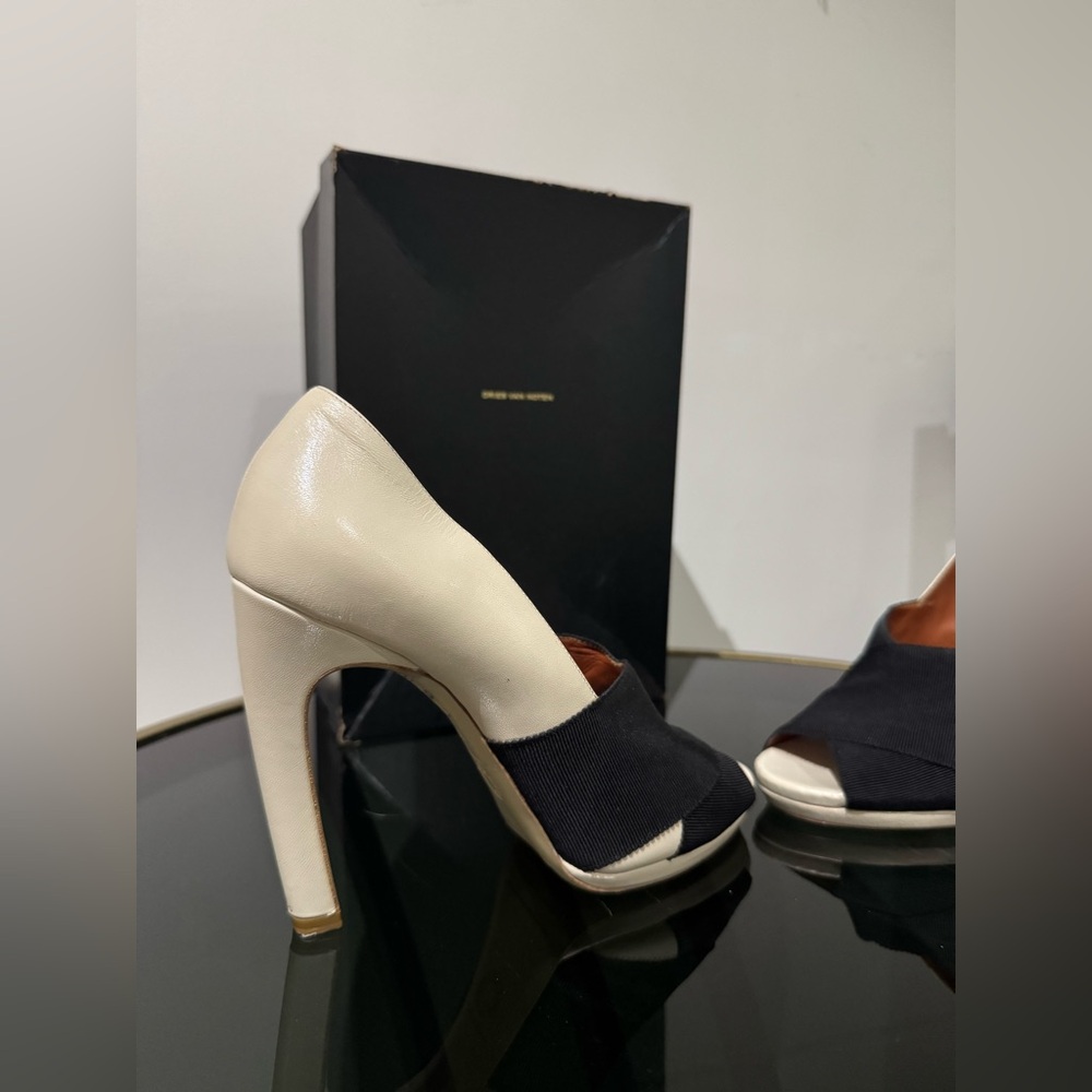 Dries Van Noten ecru leather with black fabric.designers signature curved heel. - Picture 2 of 14